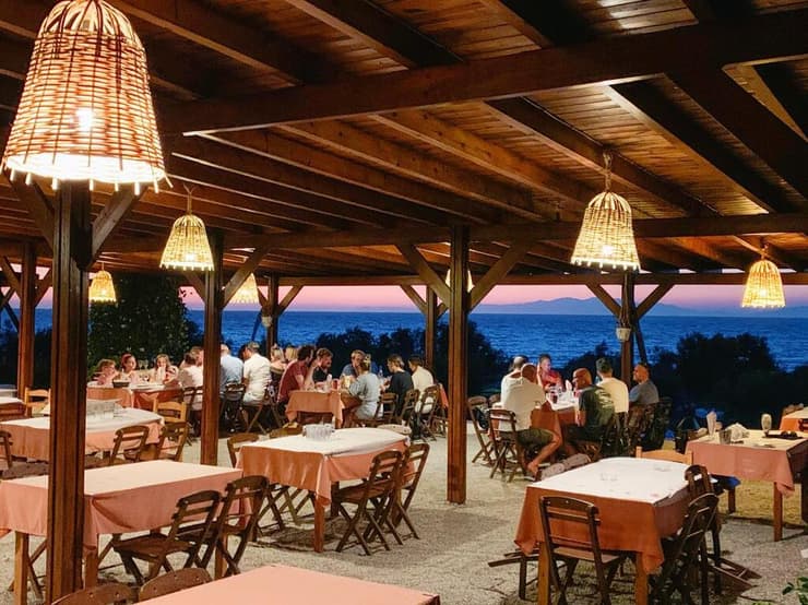 מסעדת Sea house בכפר Kalavarda