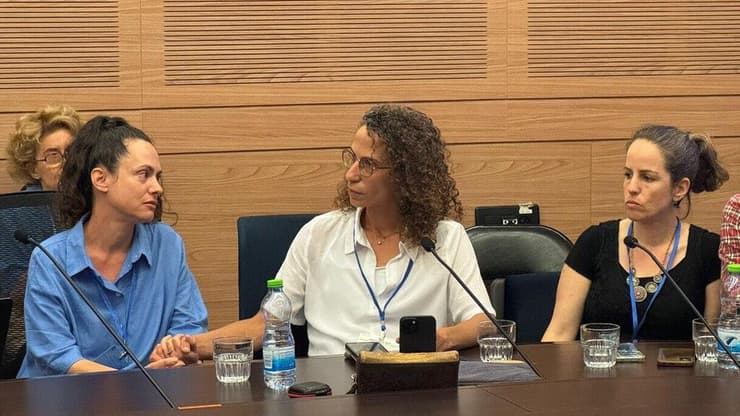 יעל אריאל ויעל שטרית בוועדה לקידום מעמד האישה ושיוויון מגדרי חושפות כיצד ילדות מכל הארץ נאנסו בטקסי פולחן לאורך שנים