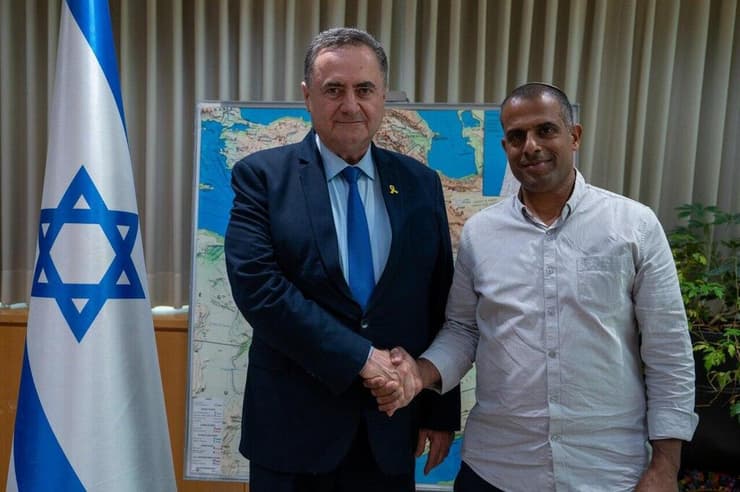 שר הביטחון ישראל כ"ץ  ואלוף-משנה (מיל') אביחי תנעמי לאחר המינוי לפרויקטור המיוחד לטיפול בנערי הגבעות ביהודה ושומרון