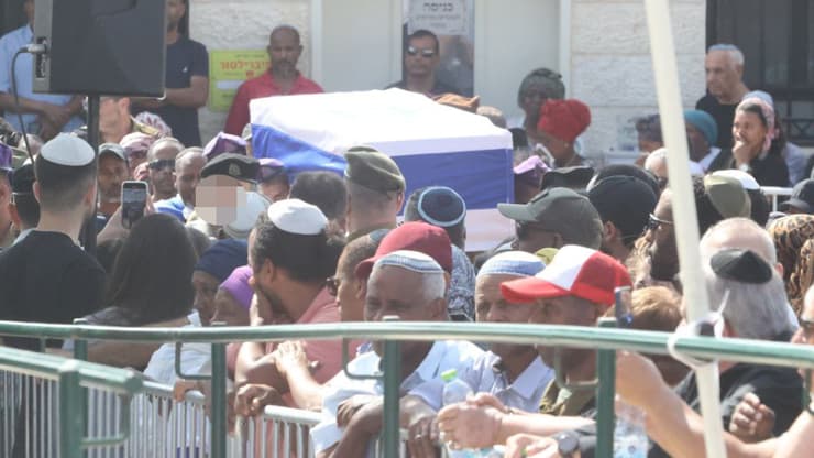 הלווייתו של סמ״ר אופק ברהנה ז"ל בחלקה הצבאית בבית העלמין ביבנה