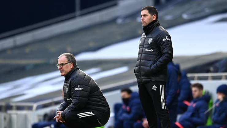 דייגו פלורס עם ביילסה (צילום: Andy RainPA Images/Getty Images) דייגו פלורס