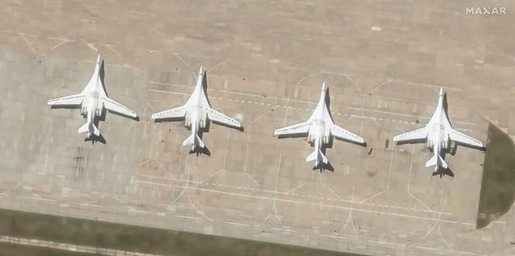 מפציצים מדגם Tu-160 בבסיס בלאיה, בצילום לוויין מלפני המתקפה (20 במאי) (צילום: TECHNOLOGIES / AFP) צילום לוייין של מפציצים מפציץ של רוסיה מדגם Tu-160 בסיס בלאיה באזור סיביר מ-20 במאי לפני מתקפת כטב"מים של אוקראינה במבצע קורי העכביש
