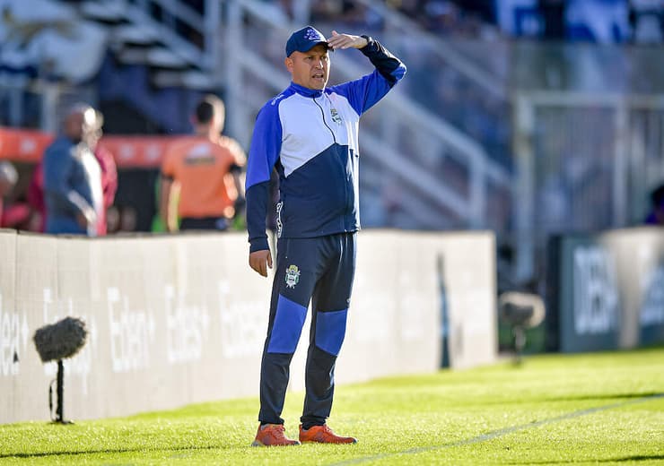 פלורס בעונה האחרונה על הקווים של חימנסיה לה פלאטה (צילום: Marcelo Endelli/Getty Images) דייגו פלורס