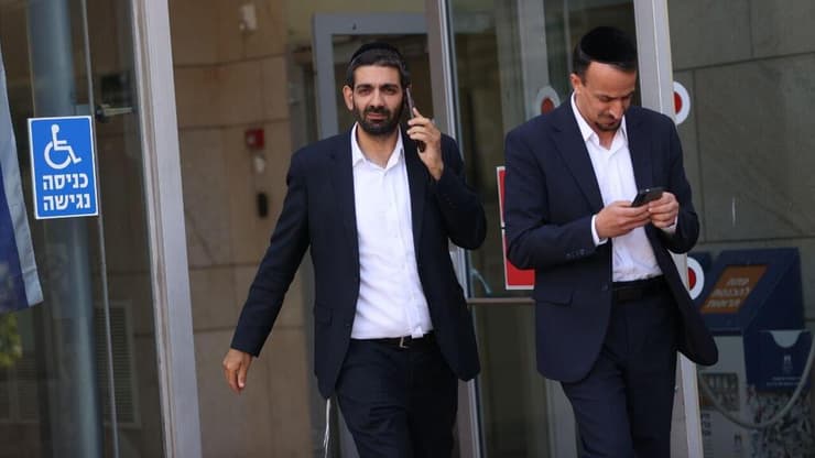 חברי הכנסת מש"ס יוצאים מישיבת המפלגה בהר החוצבים