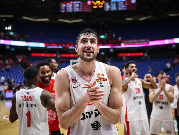 מגיבורי הניצחון. זוסמן בסיום המשחק, אתמול (צילום: עוז מועלם) הפועל ת"א הפועל ירושלים יובל זוסמן