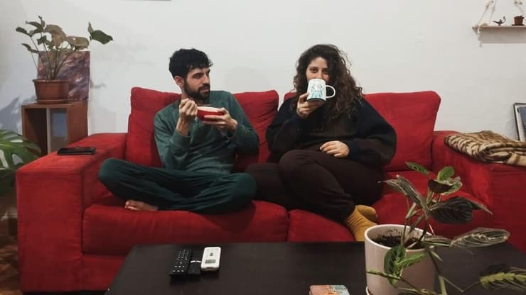 גילי נוימןו וירדן בר-אל. כתבו יחד הצגה על מה זה אומר להיות הומואית רעה (צילום: אלבום פרטי) גילי נוימןו ירדן בר-אל