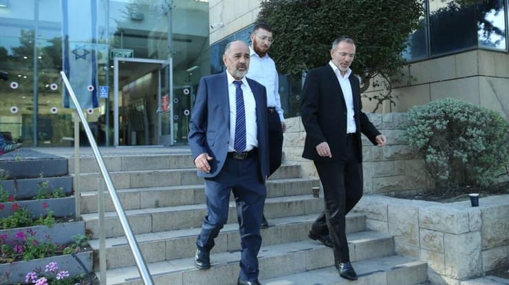 חברי הכנסת מש"ס יוצאים מישיבת המפלגה בהר החוצבים