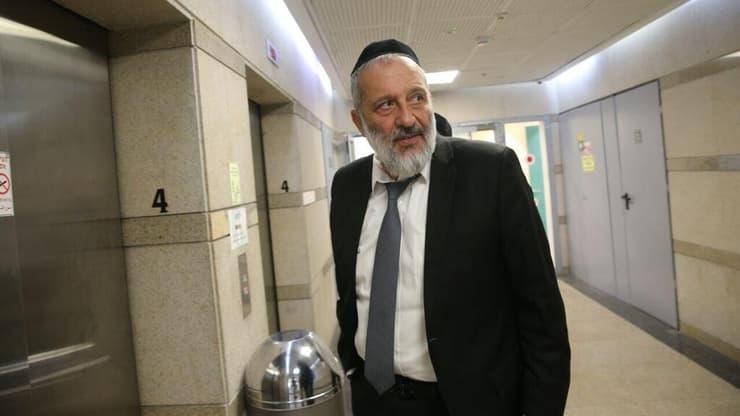 זעק בפני גלנט: "למה עשית את זה? זה יעיר עכשיו את כל השדים". דרעי (צילום: אלכס קולומויסקי) חברי הכנסת מש"ס יוצאים מישיבת המפלגה בהר החוצבים