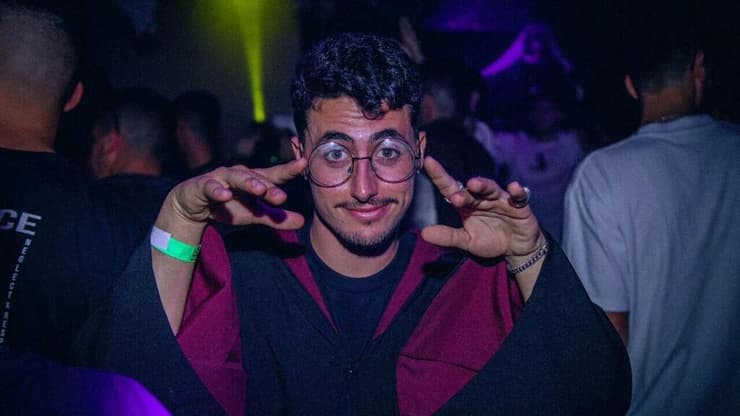 משפחתו של יונתן סמרנו מציינת יום הולדת לזכרו בכיכר החטופים 