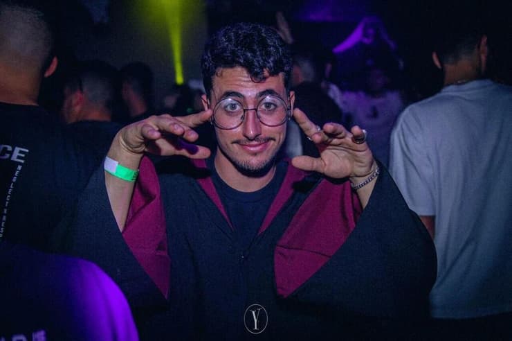 משפחתו של יונתן סמרנו מציינת יום הולדת לזכרו בכיכר החטופים 