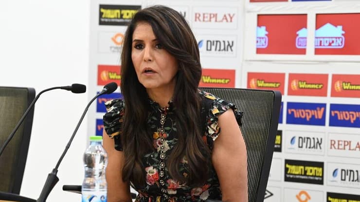 "יש לנו אותן תוצאות כמו היריבה - אבל עם פחות שתי נקודות". ברקת (צילום: הרצל יוסף) אלונה ברקת מסיבת עיתונאים סיום עונת 2024/25