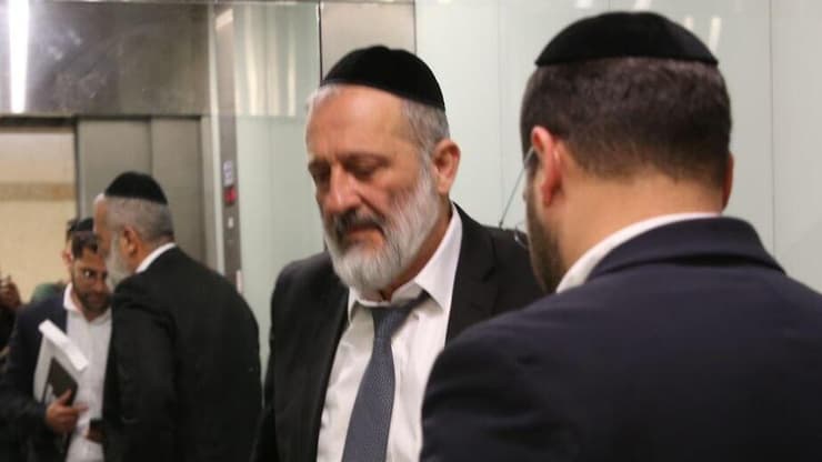 חברי הכנסת מש"ס יוצאים מישיבת המפלגה בהר החוצבים