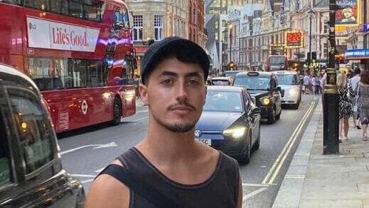 משפחתו של יונתן סמרנו מציינת יום הולדת לזכרו בכיכר החטופים 