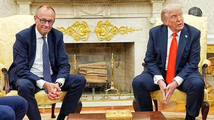 נשיא ארה"ב דונלד טראמפ עם קנצלר גרמניה פרידריך מרץ