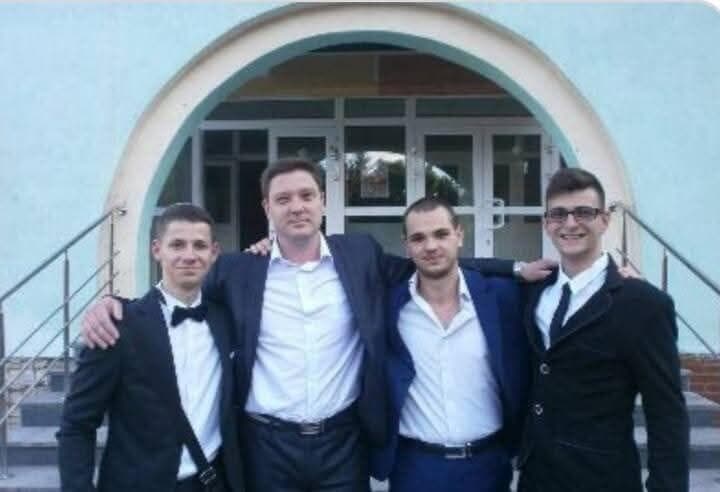 אנדריי קורובסקי (שני משמאל) בבית הספר היהודי