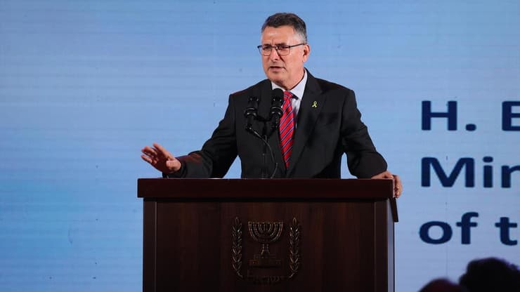 גדעון סער