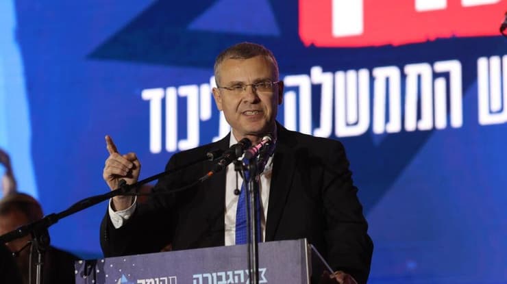 "קומץ שופטים משתלט על הכנסת והממשלה". שר המשפטים (צילום: אלכס קולומויסקי) עצרת ימין מול בית המשפט העליון בירושלים