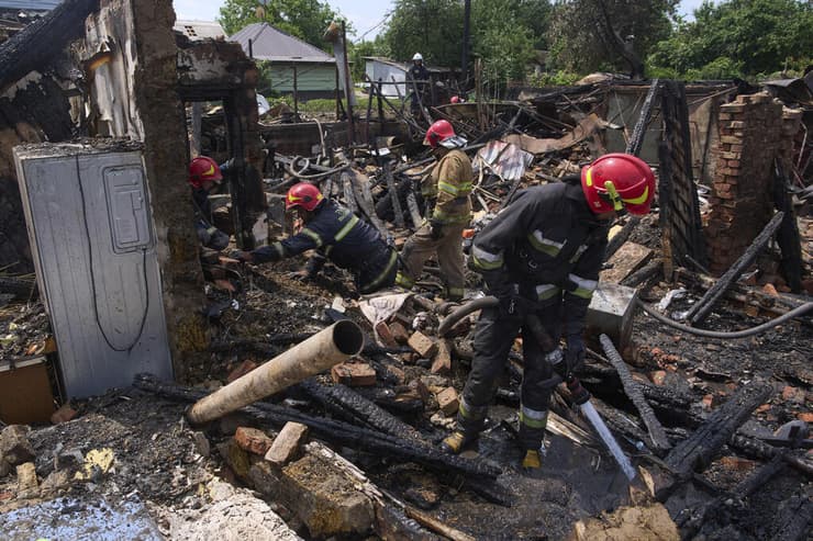 נזק במתקפה של רוסיה עח העיר פרילוקי אוקראינה