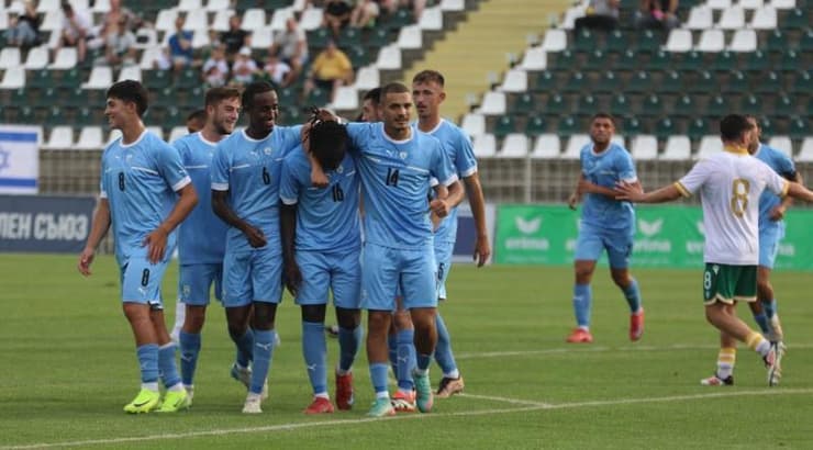 שחקני הנבחרת הצעירה חוגגים