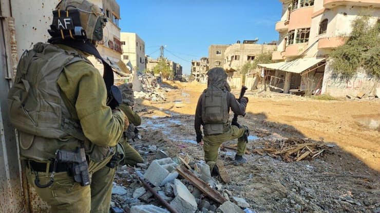 נאלצים להסתמך על ראייה ושמיעה לאיתור כטב"מים. לוחמים בעזה יחידת הזאבים בעזה