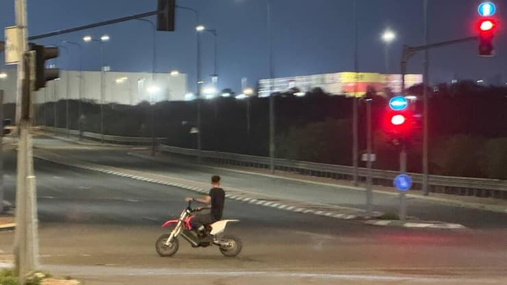 מרוצי מכוניות ואופנועים לא חוקיים באשדוד