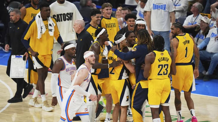 שחקני אינדיאנה חוגגים את הניצחון הדרמטי (צילום: AP Photo/Nate Billings) אינדיאנה