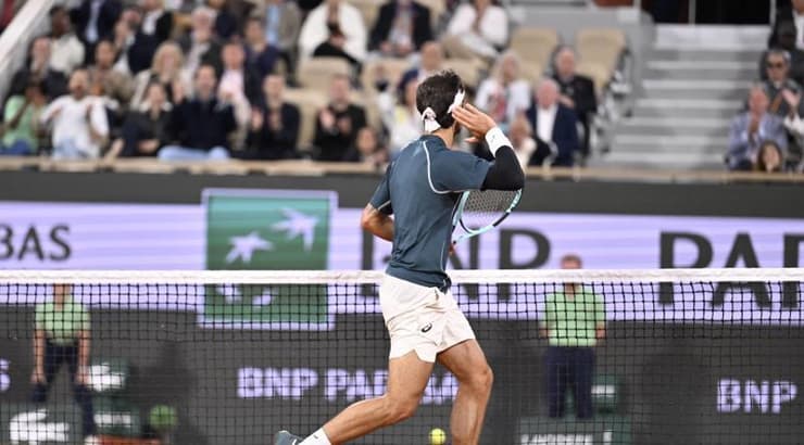 לורנצו מוסטי נהנה