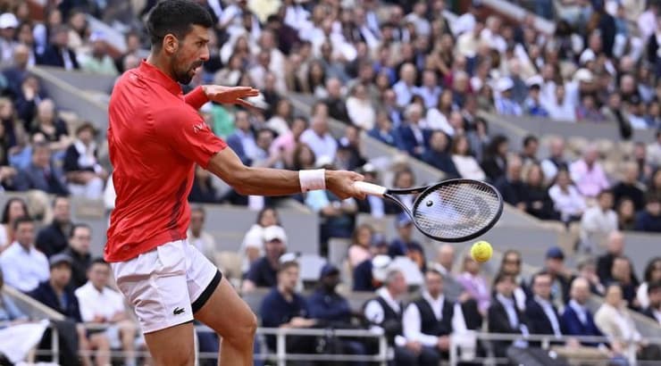 נובאק ג'וקוביץ' חובט