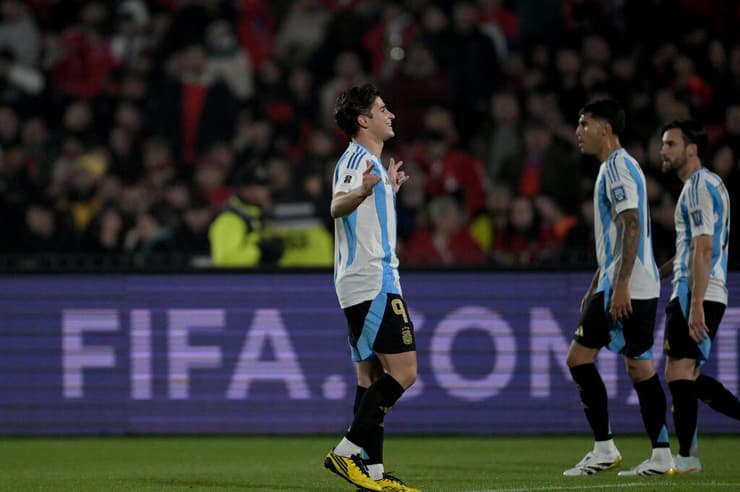 אלבארס חוגג את שער הניצחון