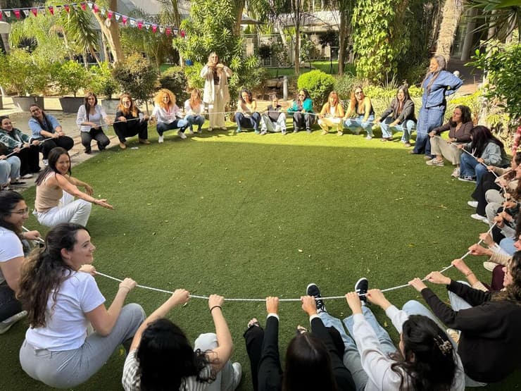 מילואימניקיות בריטריט של פרויקט "חמניות"