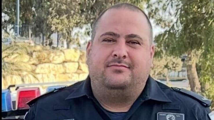 רס"ר אבישי יצחק טויל ז"ל, מתנדב המשטרה שנהרג במרדף (צילום: דוברות המשטרה ) רס"ר אבישי יצחק טויל ז"ל, מתנדב מימת"א ערבה במשטרת התנועה הארצית, שנהרג בעת מילוי תפקידו בתאונת דרכים בכביש 25