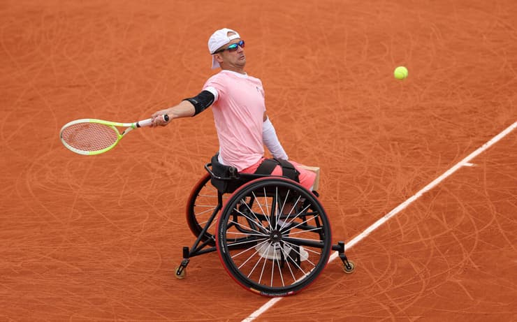 ניצחון של אופי ונחישות. ששון בפעולה (Adam Pretty/Getty Images) טניסאי הקוואד הישראלי גיא ששון