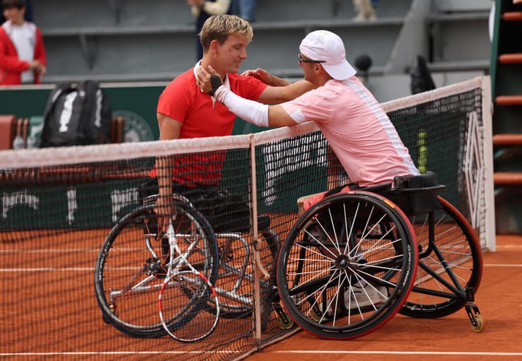 טניסאי הקוואד הישראלי גיא ששון עם ההולנדי נילס וינק