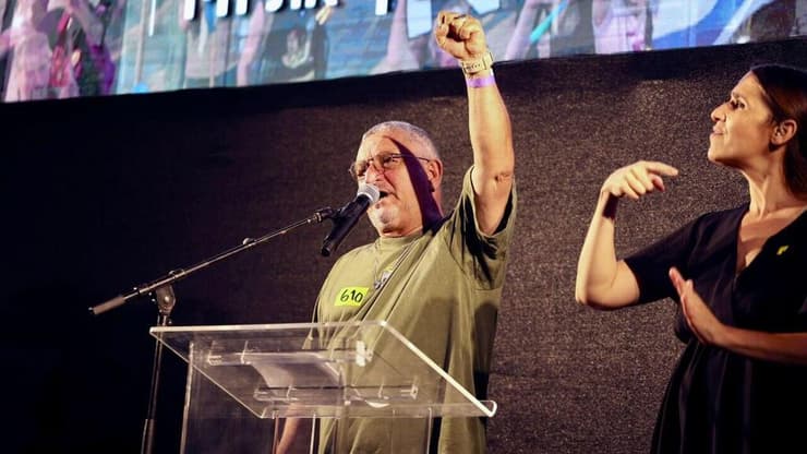 דני אלגרט במחאה  בכיכר הבימה 