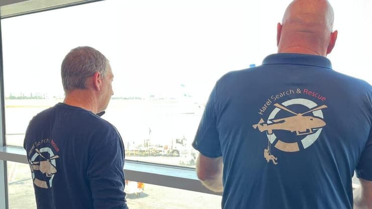 "משתמשים ברחפנים, גם מקומיים עוזרים בחיפושים". צוות החילוץ הישראלי (צילום: דניאל קרסו) צוות חילוץ הראל 669 בחיפוש אחר הנעדרת מיכל פלג בכרתים