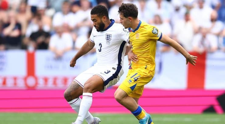 ריס ג'יימס מול ארון רודריגו (רויטרס) ריס ג'יימס מול ארון רודריגו