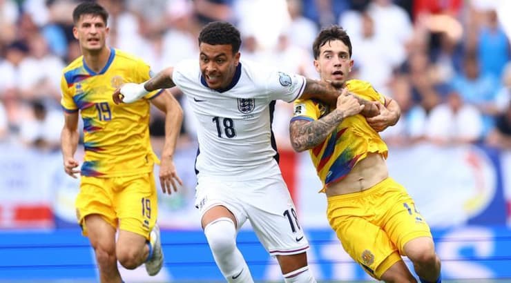 מורגן רוג'רס במאבק עם ארון רודריגו (רויטרס) מורגן רוג'רס במאבק עם ארון רודריגו