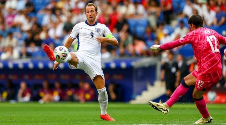 הארי קיין מול איקר אלברס (IMAGO) הארי קיין מול איקר אלברס