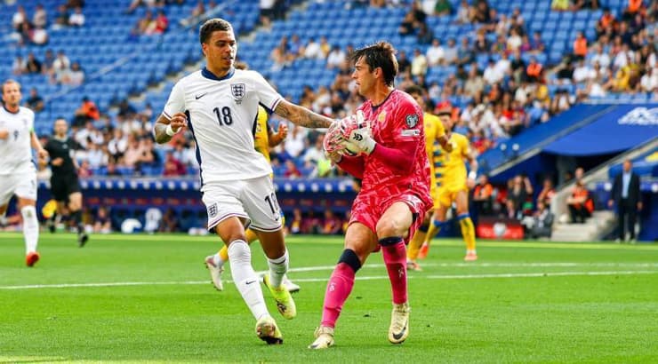 מורגן רוג'רס מול איקר אלברס (IMAGO) מורגן רוג'רס מול איקר אלברס