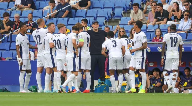 שחקני נבחרת אנגליה חוגגים (IMAGO) שחקני נבחרת אנגליה חוגגים