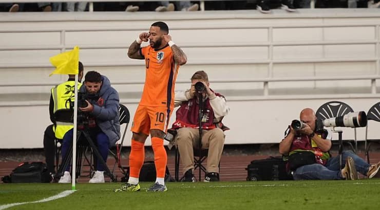 ממפיס דפאי חוגג