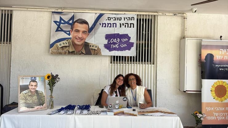הילה לוטטי (מימין) עם הילה מרר, מנהלת פרויקטים בתוכנית "חמניה - צומחות יחד". "רוצים להאמין שאנחנו חלק מהערכים של אסף" הילה תעיזי, מנהלת הפרויקט עם הילה מרר, מנהלת פרויקטים בתוכנית