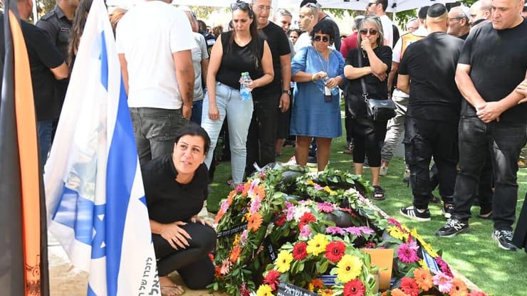 צילום: הרצל יוסף הלוויתו של מתנדב המשטרה אבישי יצחק טוויל