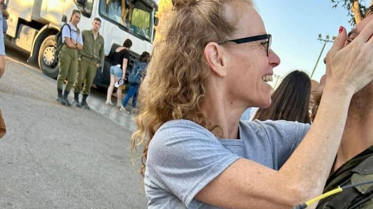 יערה כהן, אמו של החלל סמ"ר אורי יהונתן כהן ז"ל  משתפת תמונות שלה ושל בנה בפייסבוק