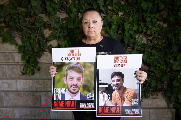 "הם חסרים לנו בכל נשימה". סילביה קוניו (צילום: אלכס קולומויסקי) סילביה קוניו, אימם של החטופים אריאל ודוד קוניו