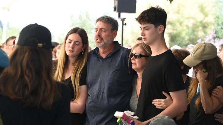 הלווייתו של סמ״ר יואב רוור בבית העלמין האזרחי שדה ורבורג