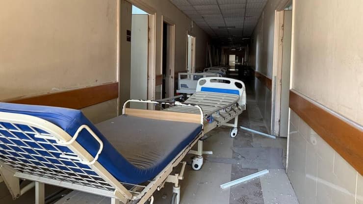 הכתב רוני גרין שאולוב בבית החולים האירופי בחאן יונס ברצועת עזה