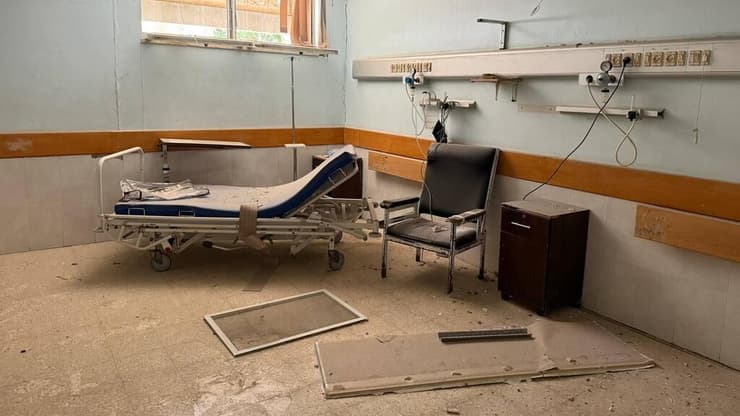 הכתב רוני גרין שאולוב בבית החולים האירופי בחאן יונס ברצועת עזה