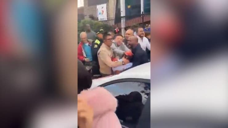 ניסיון התנקשות בסנאטור הקולומביאני מיגל אוריבה בפארק ציבורי בבוגטה מתמודד לנשיאות