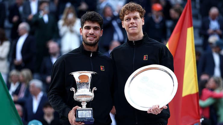 לאחד מהם מצפה הפסד ראשון בגמר גראנד סלאם. סינר ואלקראס בטורניר רומא, בחודש שעבר (צילום: Dan Istitene/Getty Images) סינר ואלקראס בטורניר רומא, בחודש שעבר